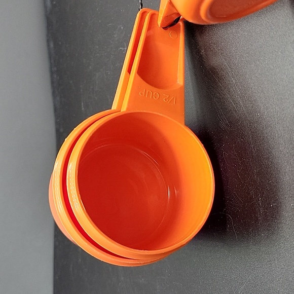 Vintage Set of 4 Orange Tupperware Measuring Cups Scoops 1/4 1/3 1/2 3/4 Cup - Picture 9 of 11